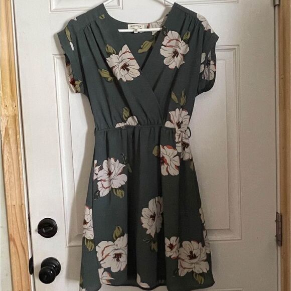 Monteau Green Floral Mini Dress Size Medium - Picture 1 of 4